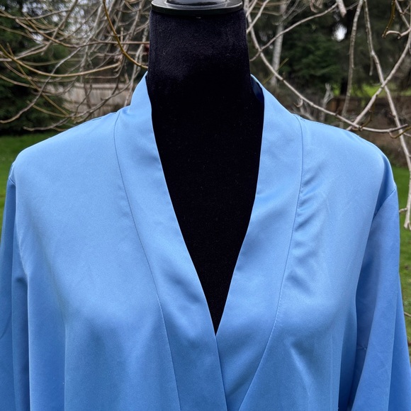 Secret Treasures Robe - Picture 2 of 10